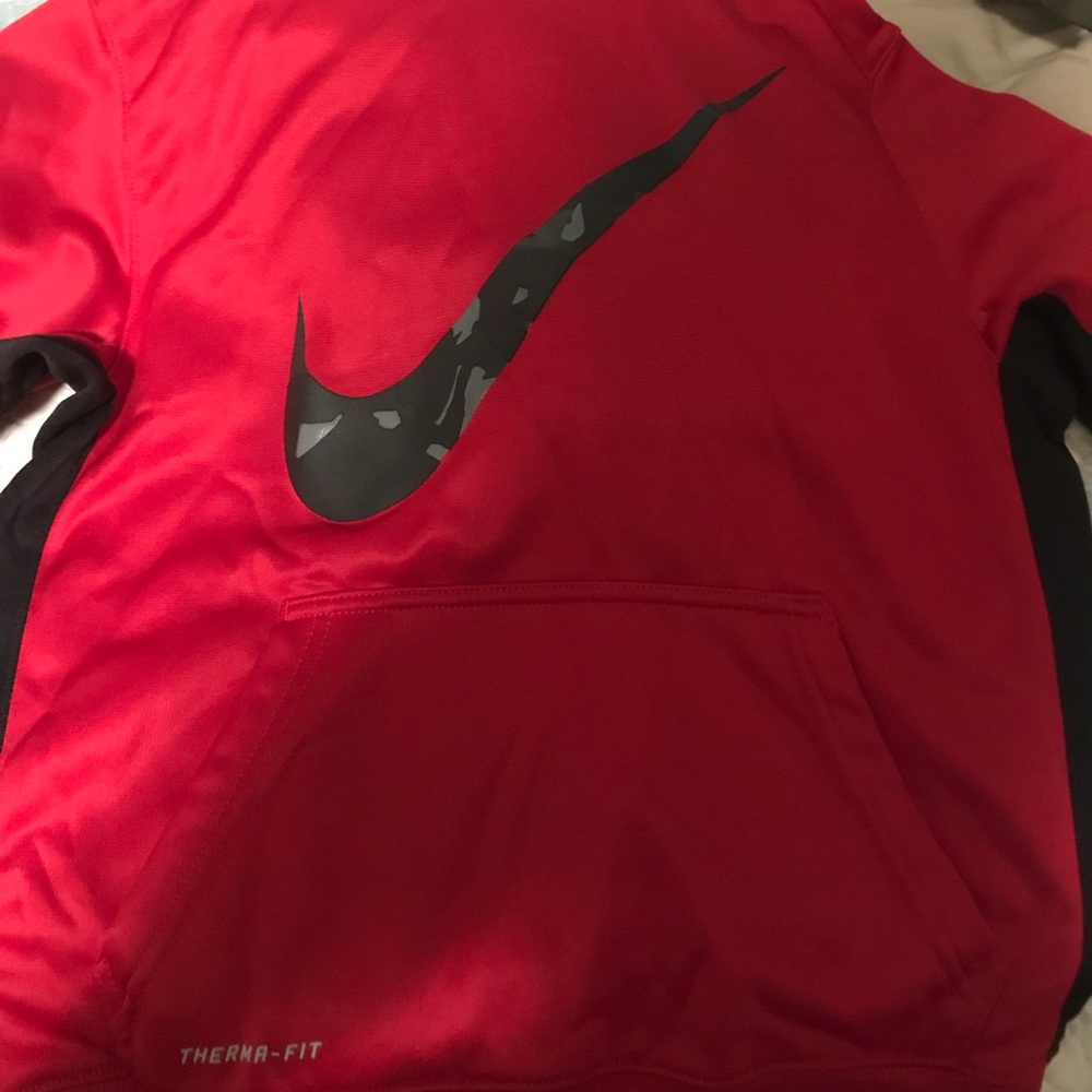 Boys Nike Therma Fit hoodie